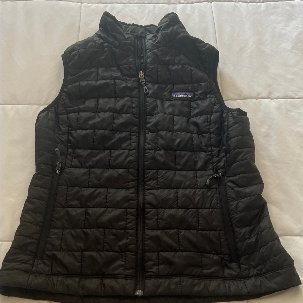 Patagonia Women's Black Quilted Vest Like New Size Medium